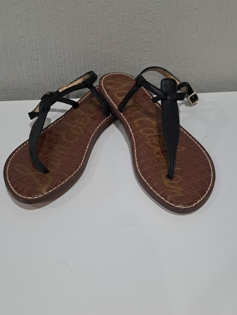 Sam Edelman Black T-Strap Thong Sandals with Brown Insole